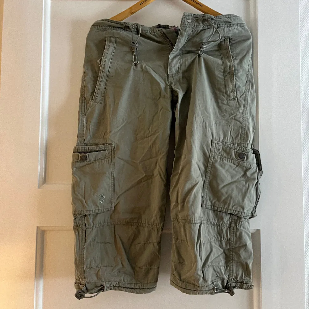 Vintage cargo från fat face. Militärgröna 90-tals feeling.. Shorts.