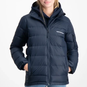 Peak performance jacka  - Köpt på kidsbrand store våren 2023  Köpt för 2 499 kr  Stl 170 men passar mig som har S