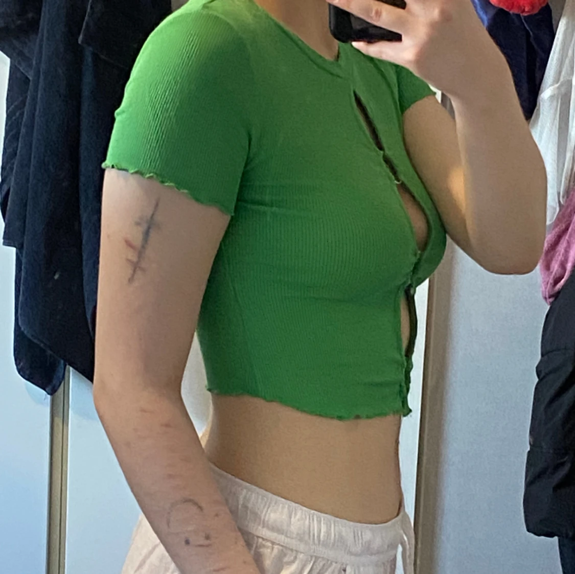 Skev ribbad grön tröja  - 90