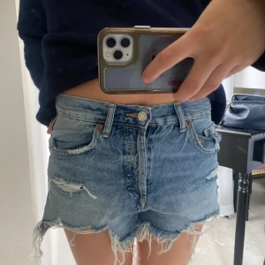 Nice jeansshorts  - Köpta i somras men aldrig använda då dem inte passade mig. Jättefina från zara
