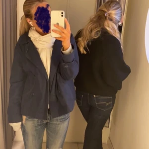 Kort kappa - Säljer denna superfina korta marinblå kappa då den bara inte kommer till användning❤️ nyskick