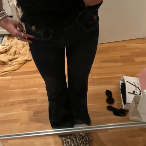 Jeans från lois - Snyggaste jeansen från Lois, jag är 170 och har vanligtvis S. Nypris 1600