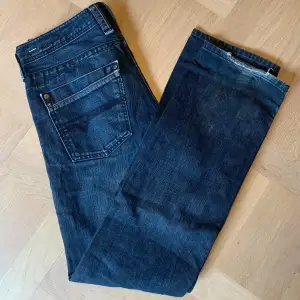 Fina diesel jeans | lite urtvättade och någon liten defekt | kom med frågor 