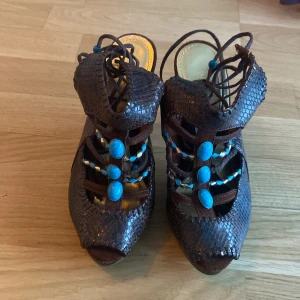 Bruna klackskor oanvända - Oanvända klackskor 