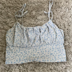 Linne  - Jag säljer detta våriga linnet i st xxs använd ett fåtal gnr 💙💙