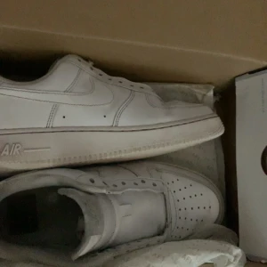 Air Force 1 - Air force 1 vita, storlek 41 som inte används längre, box ingår och snören