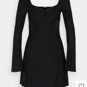 Mini dress från Gina tricot  - Aldrig använd kort och svart klänning 