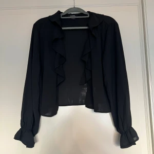 Tunn kofta - Supertunn kofta, aldrig använd. Passar som L 