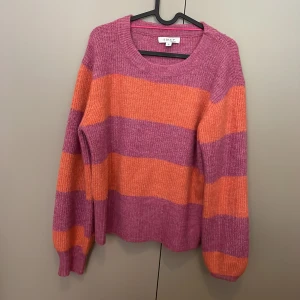 Stickad tröja Sirup Copenhagen - Stickad randig tröja. Knappt aldrig använd. 