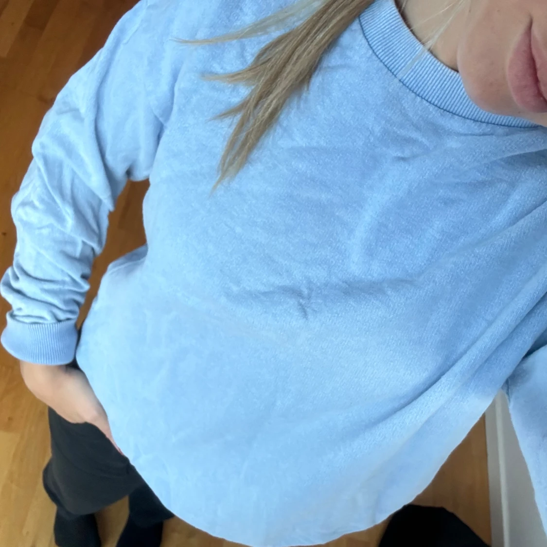 Ljusblå collegetröja