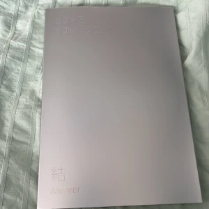 bts album - love yourself bts album. 80 kr + frakt ! no pcs :( dm for more!! 