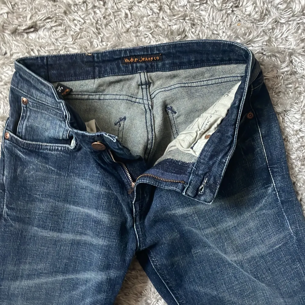 Nudie jeans low waist. Mått: W29 L34. Perfekt skick. Säljer dem då jag trodde det var herr jeans. Jeans & Byxor.