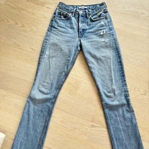 Grlfrnd Jeans - Jeans i modeller Natalia från märket Grlfrnd Storlek 23/xxs Nypris ca 3000kr
