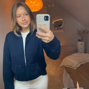 Mörkblå sip hoodie - Mörkblå sip hoodie, pris kan diskuteras 