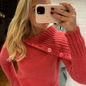 Stickad tröja - Jättefin och unik stickad tröja ifrån h&m 