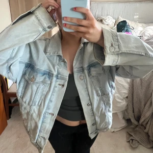 Oversized jeansjacka - Oversized jeansjacka från hm, mycket fint skick❤️