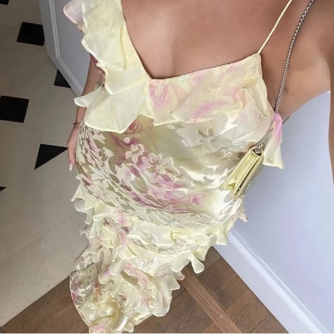 Jättefin gul volang klänning💛 - 90