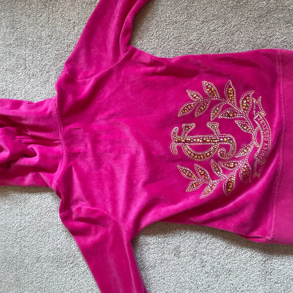 Bra skick.rosa fin tröja från juicy couture.. Hoodies.