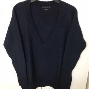 Stickad tröja ifrån Zara - Jag har aldrig använt den, bra skick