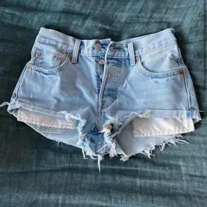 Säljer dessa Lågmidjade shorts från Levis❤️köpare står för frakten