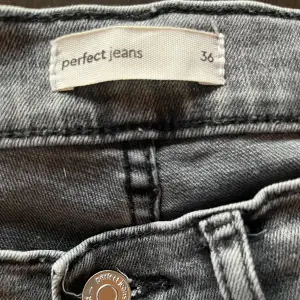 Jeans i fint skick säljes, storlek 36 