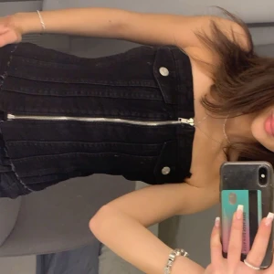 Topp - Jeans topp från zara.  Super snygg topp nu till sommarn! Säljs då den ej kommer till användning 🫶🏼