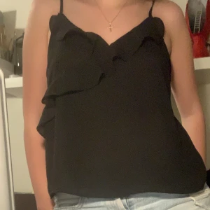 Topp - Super söt volang topp från gina🩷