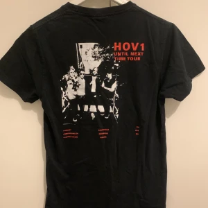 Hov1 merch limited edition  - Hov1 merch i storlek S, använd en del men i väldigt bra skick bortsett från att trycket spruckit lite grann på baksidan (se bild)
