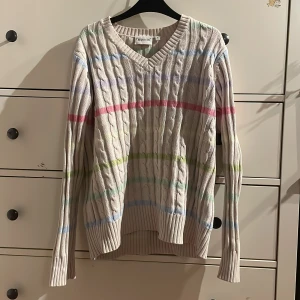 Regnbågig stickad tröja - Bra skick 100% bomull