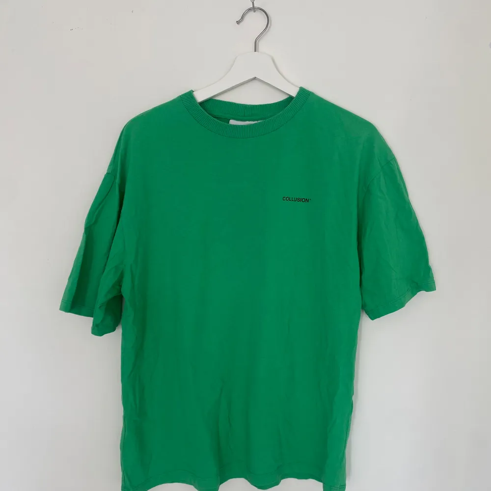 En grön collusion tshirt, pga rensar garderob, storlek XS. T-shirts.