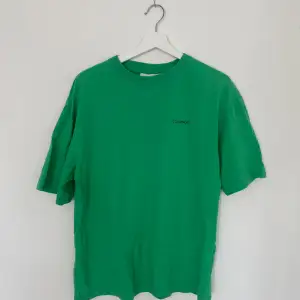 En grön collusion tshirt, pga rensar garderob, storlek XS