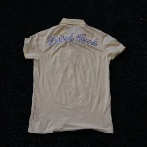 Supper snygg T-shirt 💕 - Gul T-shirt storlek M men passar till L fråga gärna  om mer information