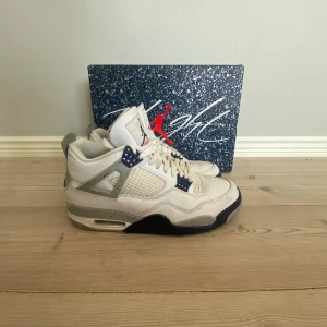 Jordan 4 midnight navy -  Box finns. Kvitto finns. Skick 7.5/10