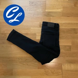 Jack & Jones jeans  - Tja! Nu säljer vi dessa riktigt najs jeansen från Jack & Jones! Jeansen är i bra skick. Storlek 29/30. Tveka inte att höra av dig vid minsta fråga eller fundering!👍