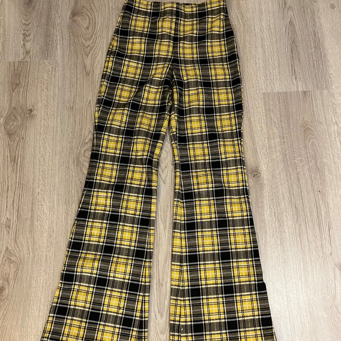 Utsvänga rutade byxor