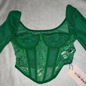 Långärmad korsett topp  - Från shein, aldrig använd då den är för liten 