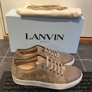 Helt nya Lanvin Cap Toe skor! Låda, dustbag och extra skosnören medföljer.  Oanvända! Cond 10/10 Fler bilder kan skickas. 