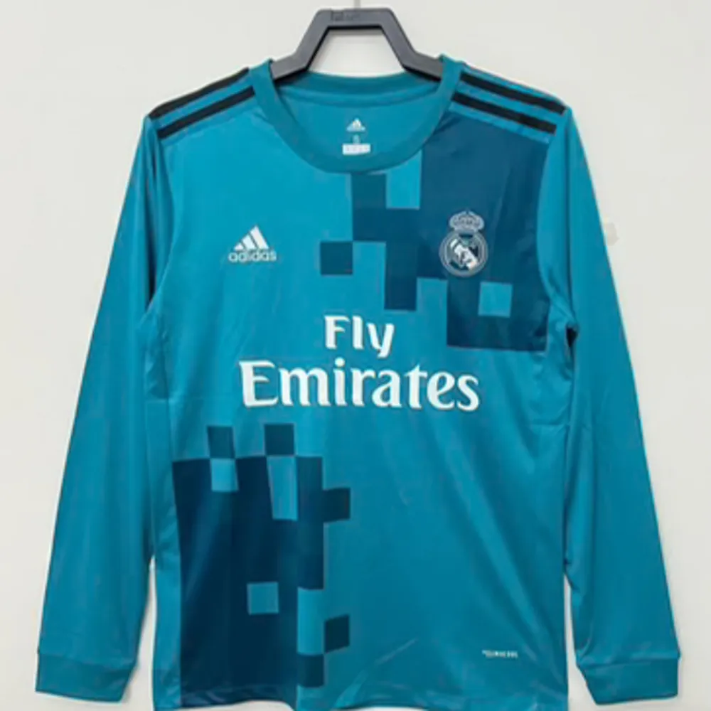 Helt ny Ronaldo Champions league jersey 2017-2018. Felfri och i perfekt skick. Otroligt vacker och stilig samt skön i material och storlek.. Hoodies.