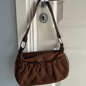 brun väska - brun superfin vintage väska i topp-skick!