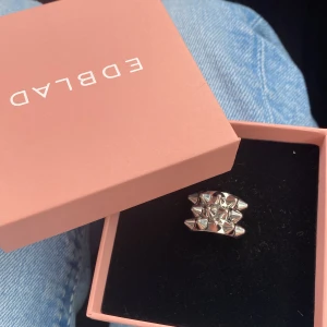 Edblad ring  - Köpte helt ny ångrade mig men det var inte öppet köp säljer för 400 