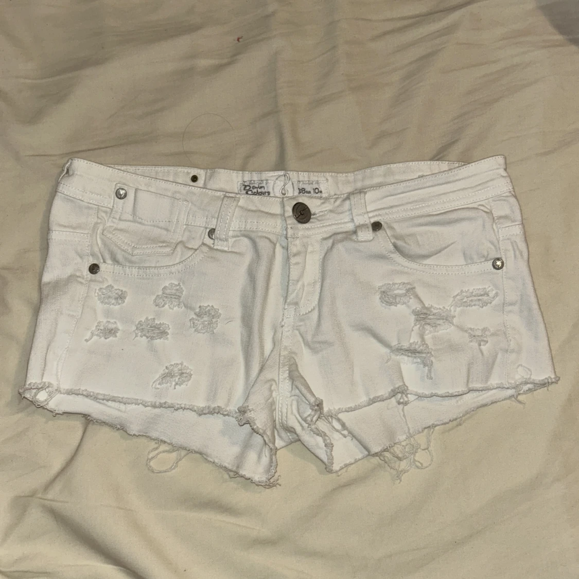 Vita lågmidjade jeansshorts