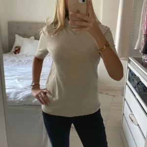 Trekvartsärmad tröja - Jätte mjuk och fin🩷 Använd en gång och den är normal i storleken, beige