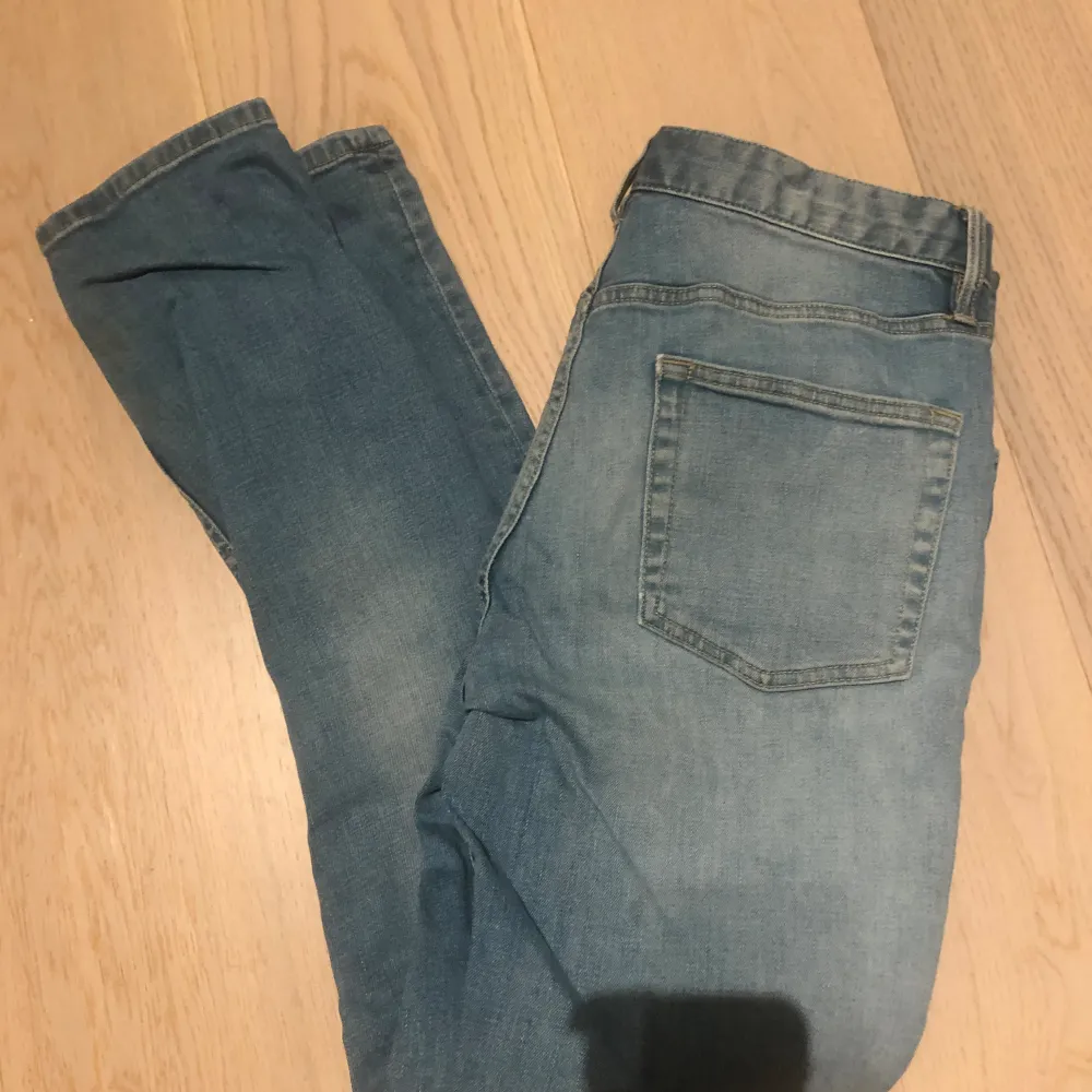 Svin snygga jeans av topman | 32/32 men tight i waist, jag skulle säga 29/32 | frågor eller fler bilder så är det bara att skriva. Jeans & Byxor.