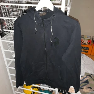 Peak performance hoodie  - Bra skick!