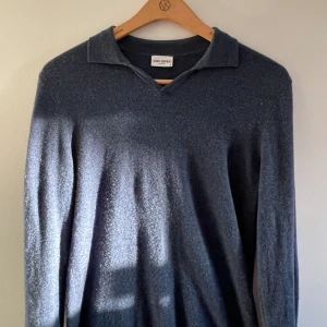 John Henric tröja  - Hej, säljer en super schysst kashmir tröja  från John Henric. Inga defekter eller likande. Tveka inte att höra av sig vid funderingar!🙌🙌 (Steal)