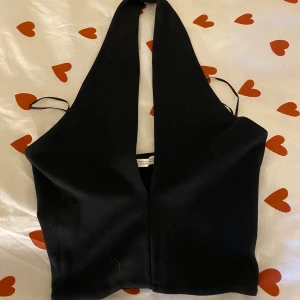 Topp - Säljer en super fin topp från zara med öppen rygg💕  Inga defekter!