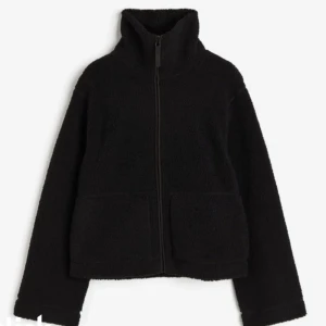 Teddyjacka - Svart teddyjacka från hm i strl s, använd ett fåtal gånger fint skick!💕