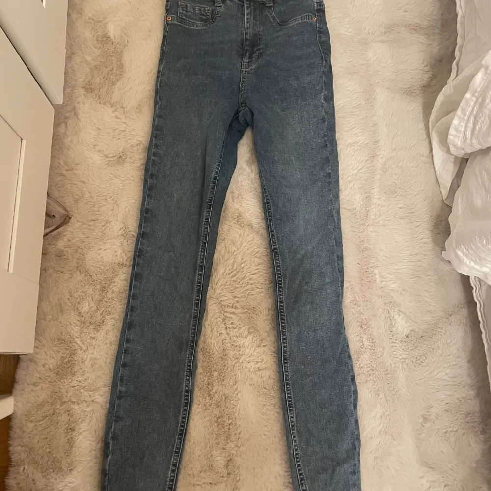 Oandvända jeans från gina som ej kommer till andvändning.  Har dubbel par! !!!står ej för frakt!!!. Jeans & Byxor.