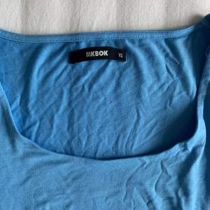 Jättesöt blå T-shirt ifrån Bikbok💙 aldrig använd 