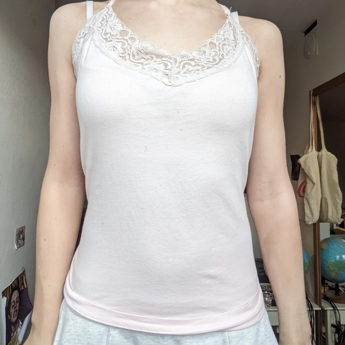 Ljus rosa linne med spets - 90